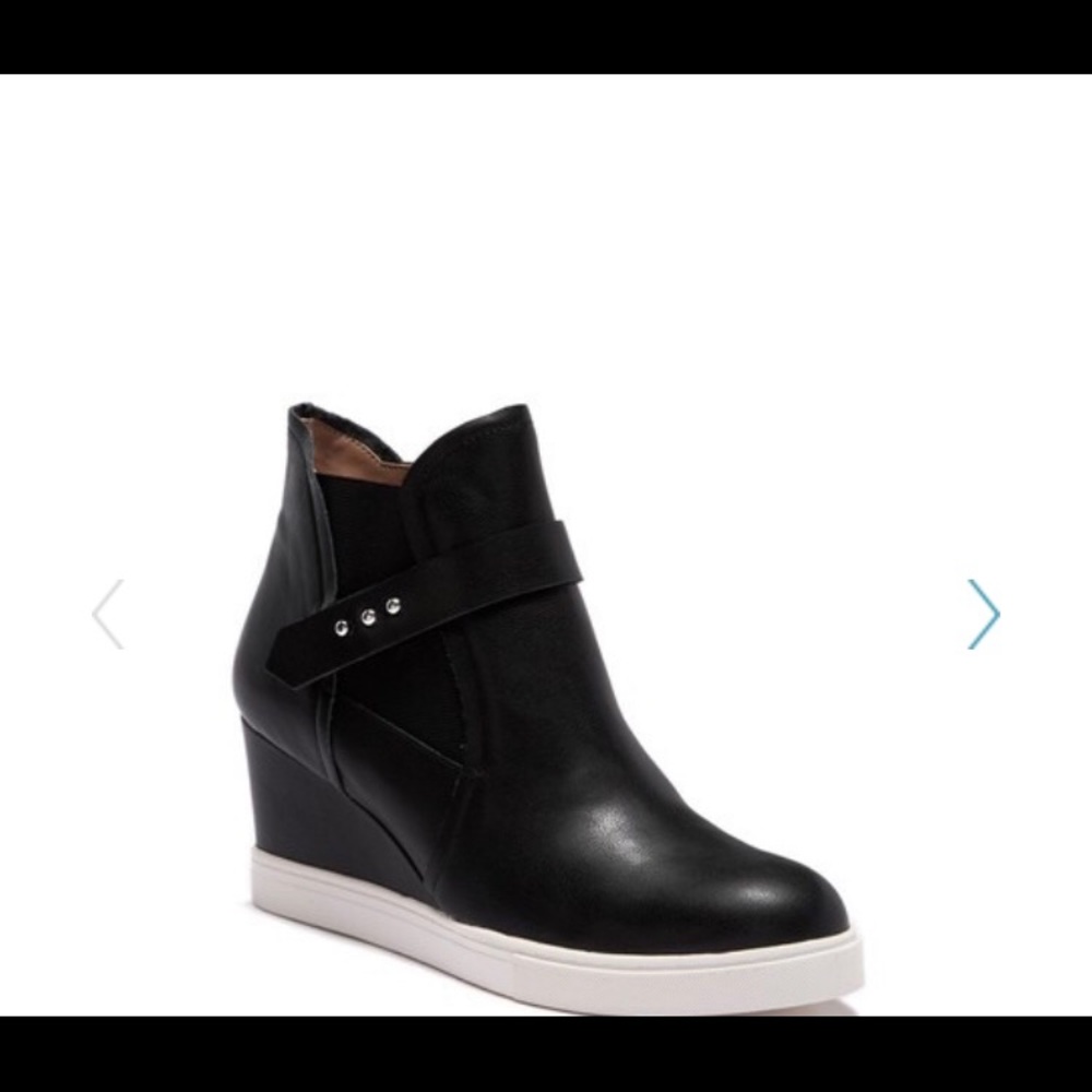 Wedge sneaker